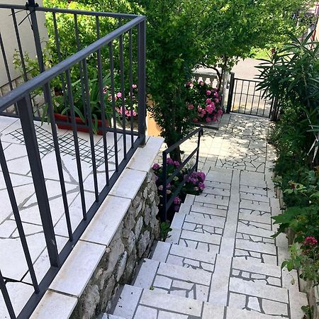 Apartmán App Tony Dramalj Exteriér fotografie